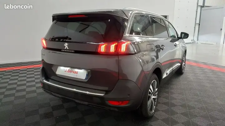 Peugeot 5008 2022 photo 4