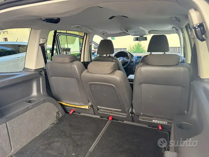 Volkswagen Touran 2011 photo 4