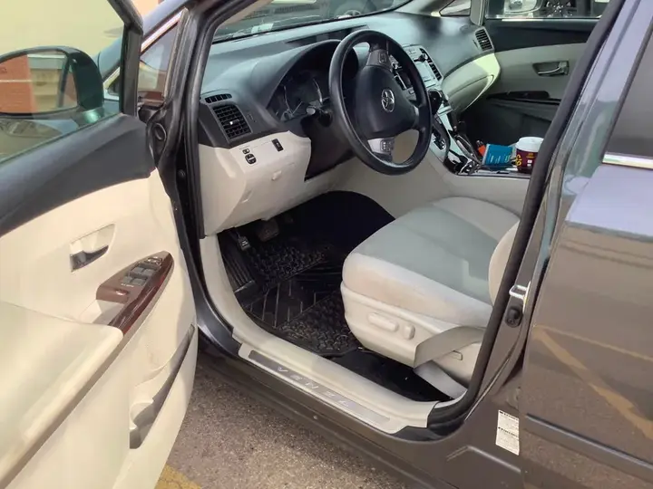 Toyota Venza 2011 photo 2