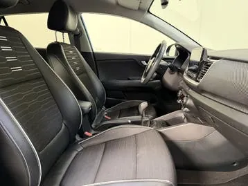 Kia Stonic 2022 photo 2