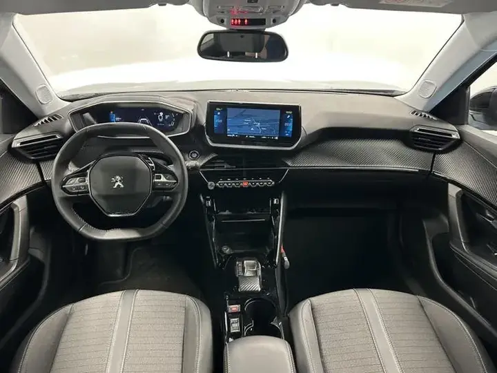 Peugeot E-2008 2022 photo 3