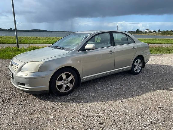 Toyota Avensis 2003 photo 4