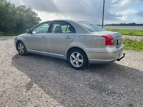 Toyota Avensis 2003 photo 5