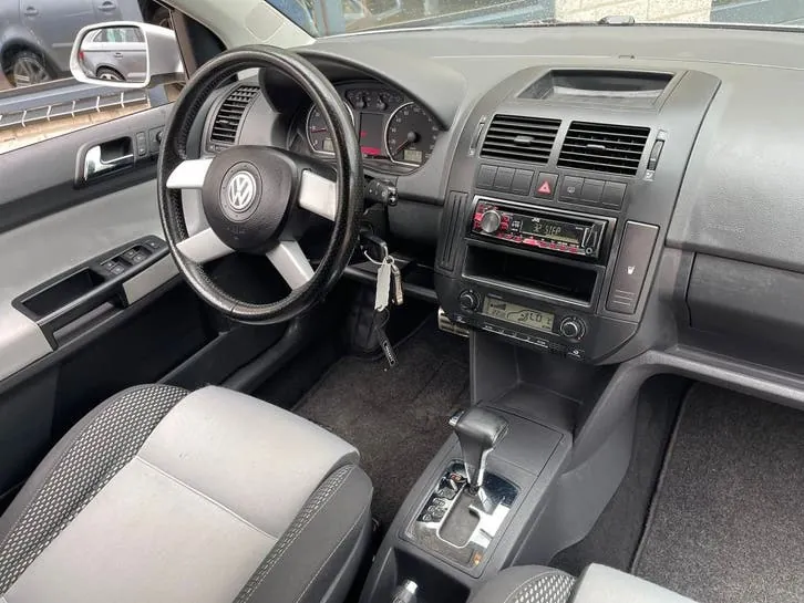 Volkswagen Polo 2008 photo 2