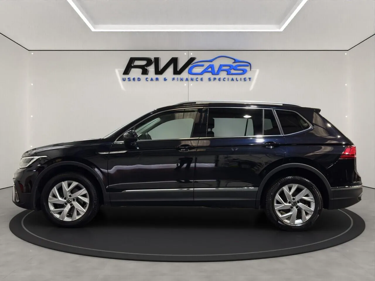 Volkswagen Tiguan Allspace 2023 photo 2