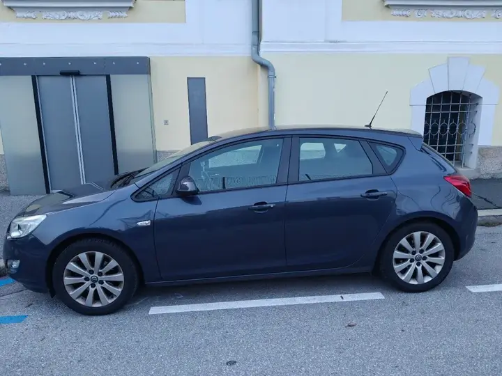 Opel Astra J