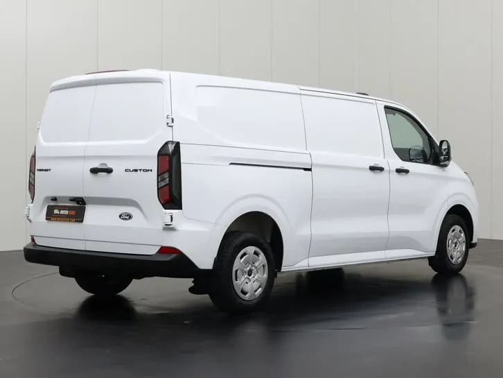 Ford Transit Custom 2024 photo 2