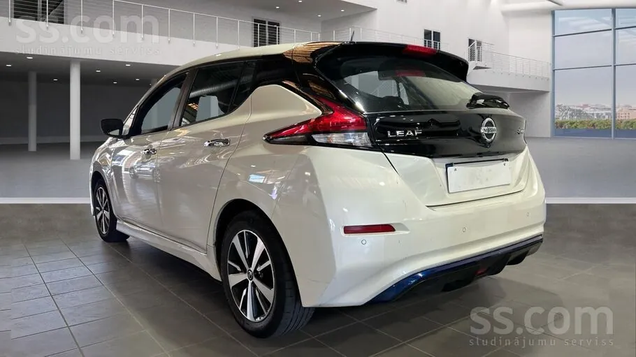 Nissan Leaf 2020 photo 2