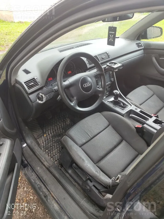Audi A4 2002 photo 4