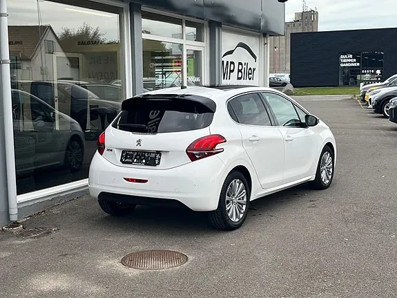 Peugeot 208 2018 photo 3