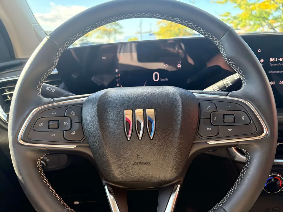 Buick Encore 2025 photo 2
