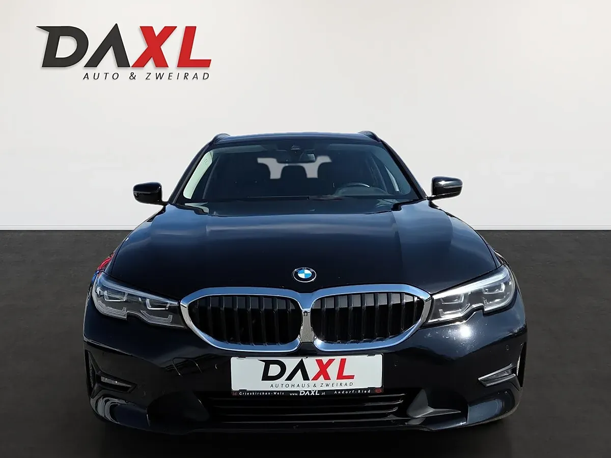 BMW 3 Series 2019 photo 2