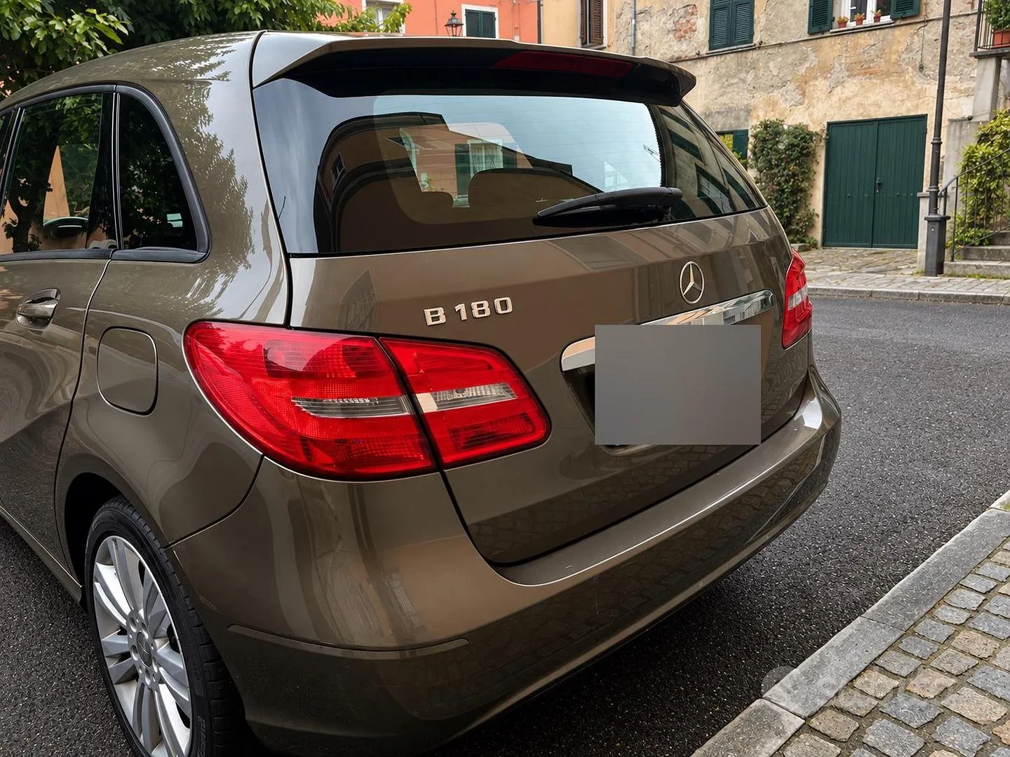 Mercedes-Benz B180 2012 photo 4