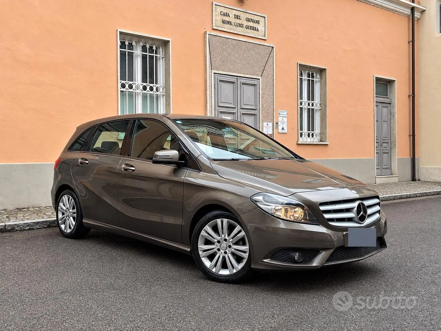 Mercedes-Benz B180