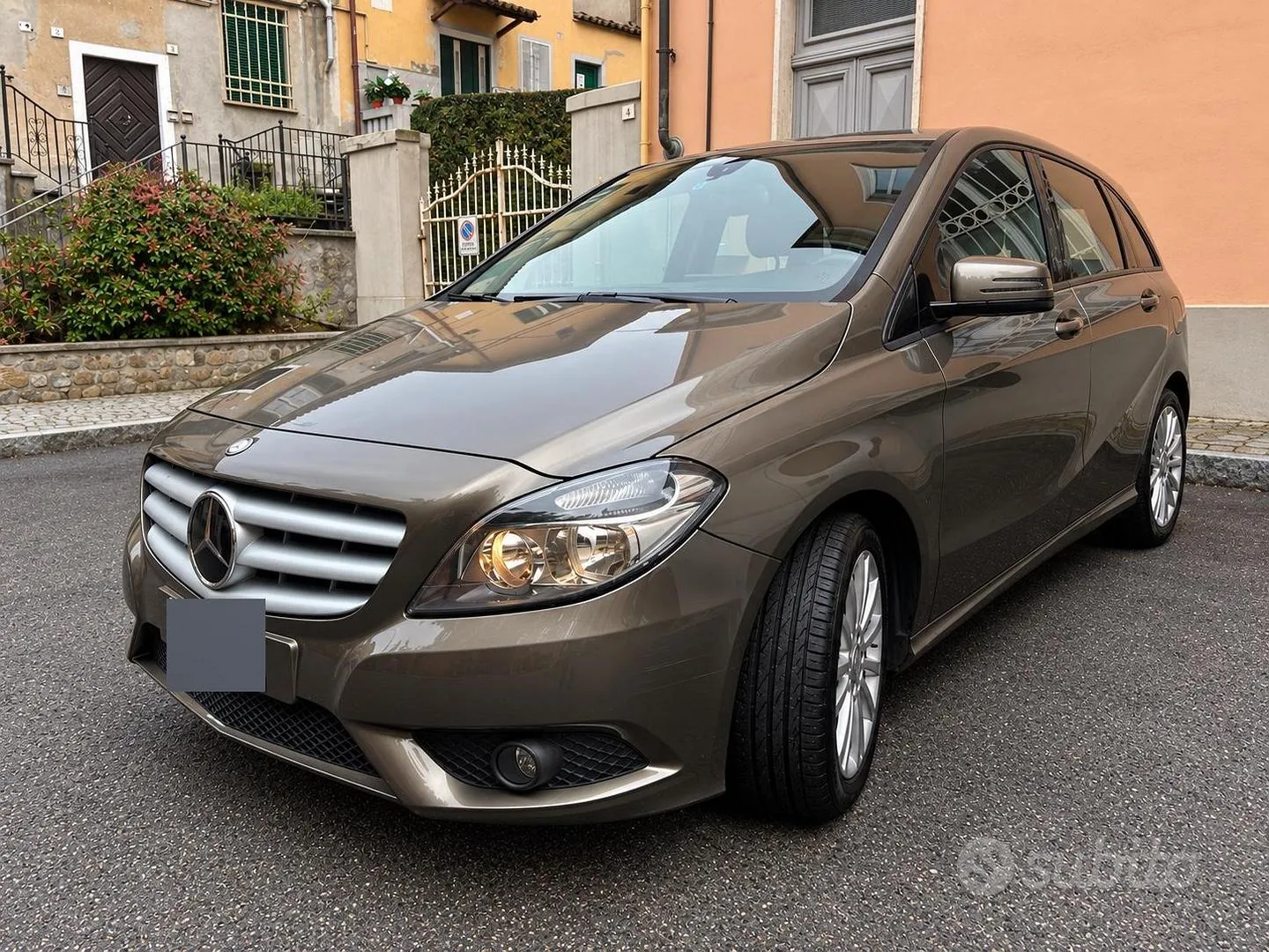 Mercedes-Benz B180 2012 photo 3