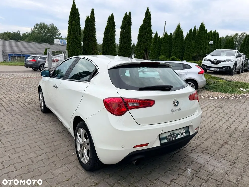 Alfa Romeo Giulietta 2011 photo 5