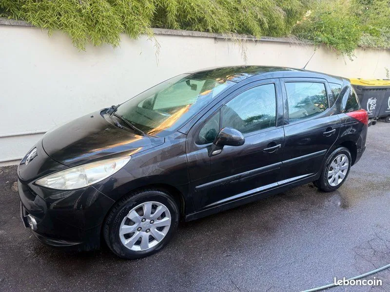 Peugeot 207 2008 photo 2
