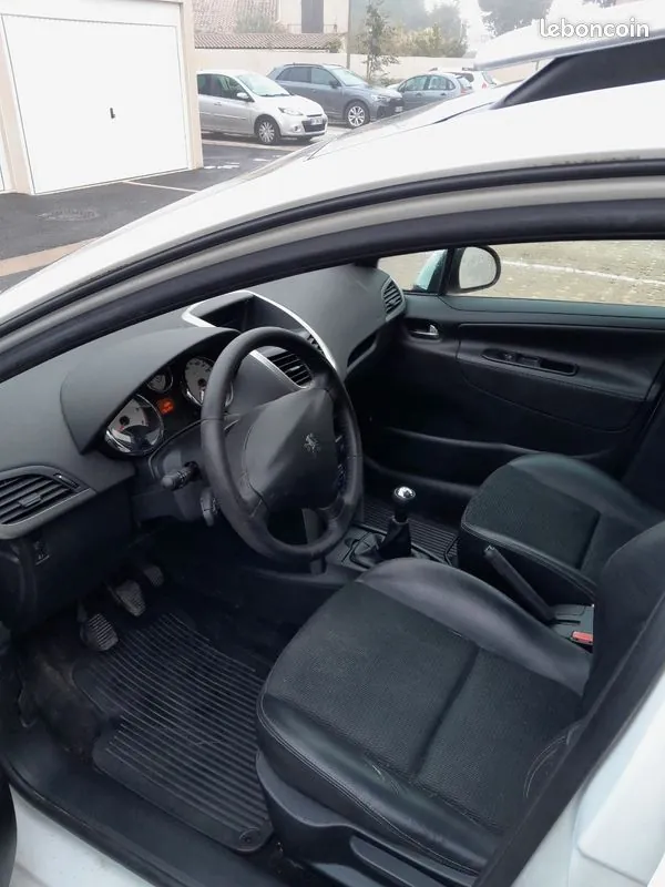 Peugeot 207 2009 photo 3