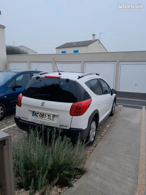 Peugeot 207 2009 photo 2