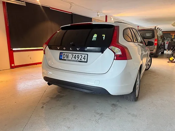 Volvo V60 2012 photo 2