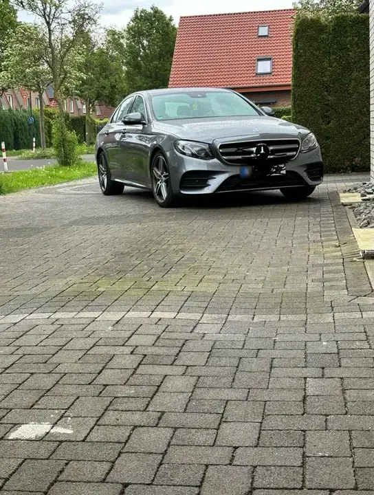 Mercedes-Benz E220