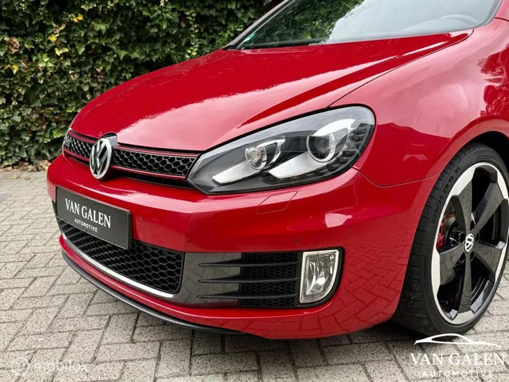 Volkswagen Golf 2011 photo 2
