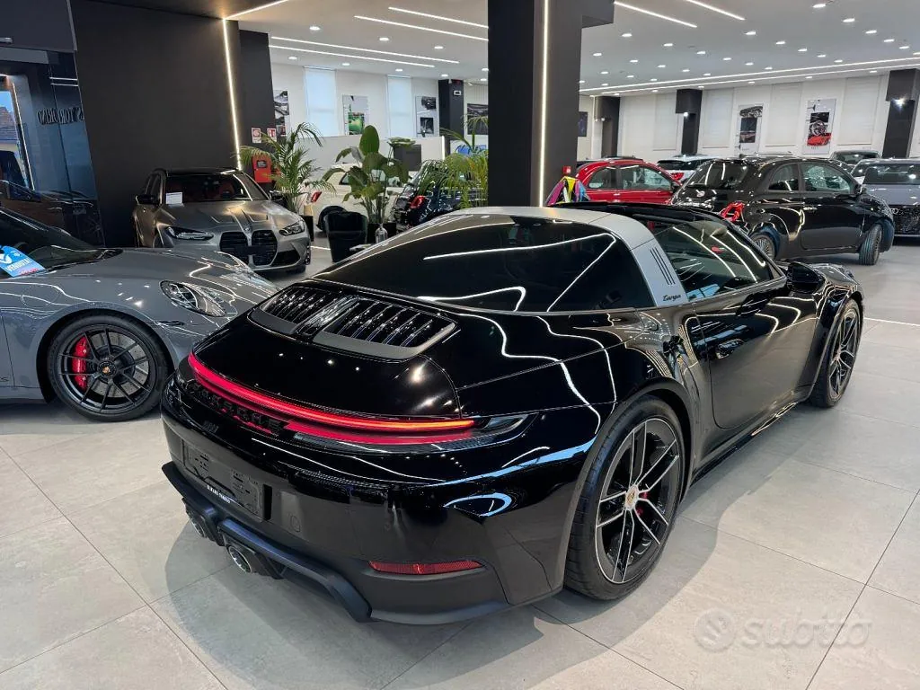 Porsche 911 2025 photo 4