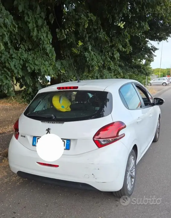 Peugeot 208 2015 photo 3