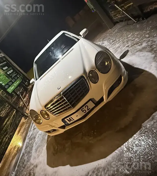 Mercedes-Benz E200