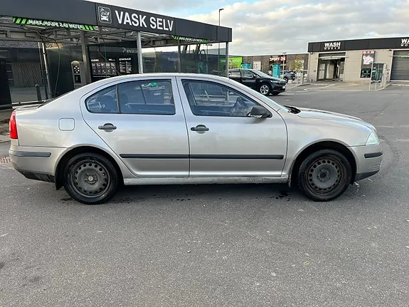 Skoda Octavia 2007 photo 2