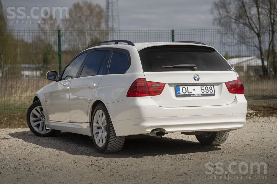 BMW 320 2010 photo 4