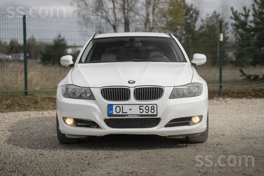 BMW 320 2010 photo 2