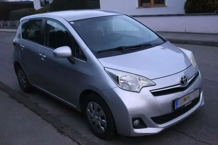Toyota Verso 2012 photo 2
