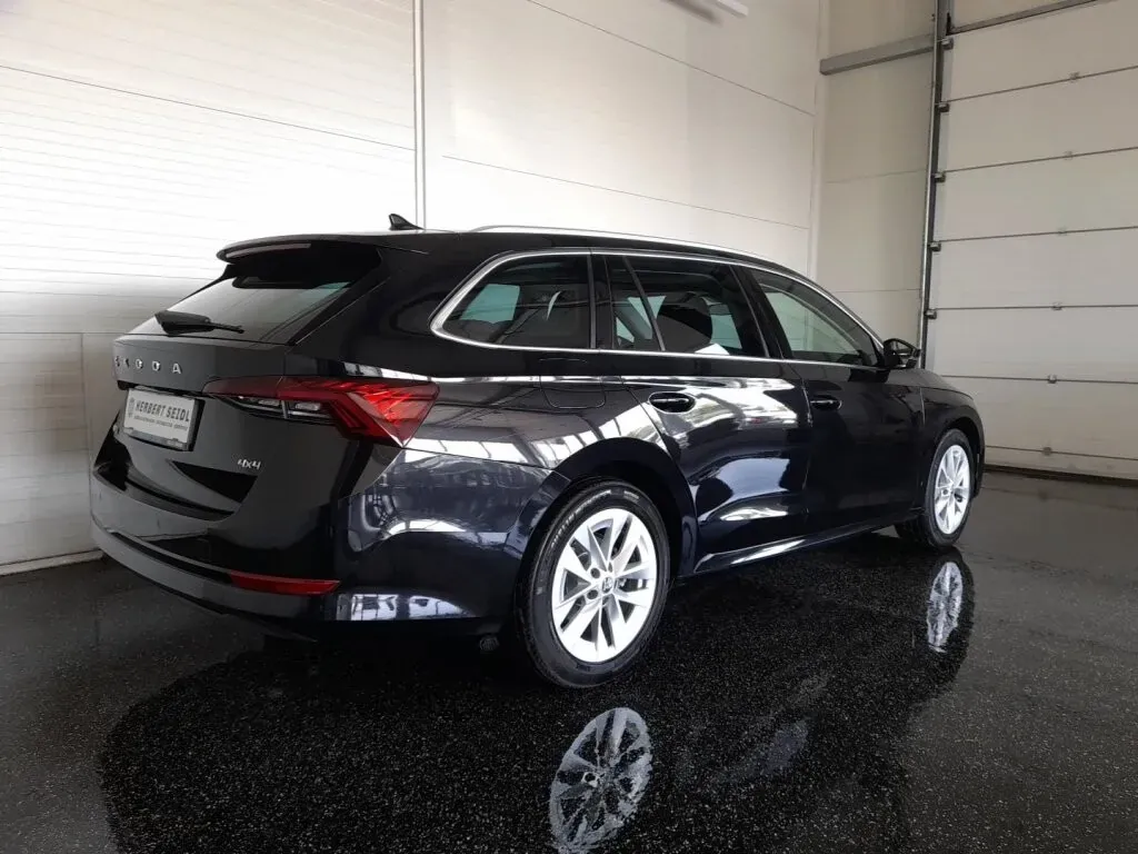 Skoda Octavia 2024 photo 2
