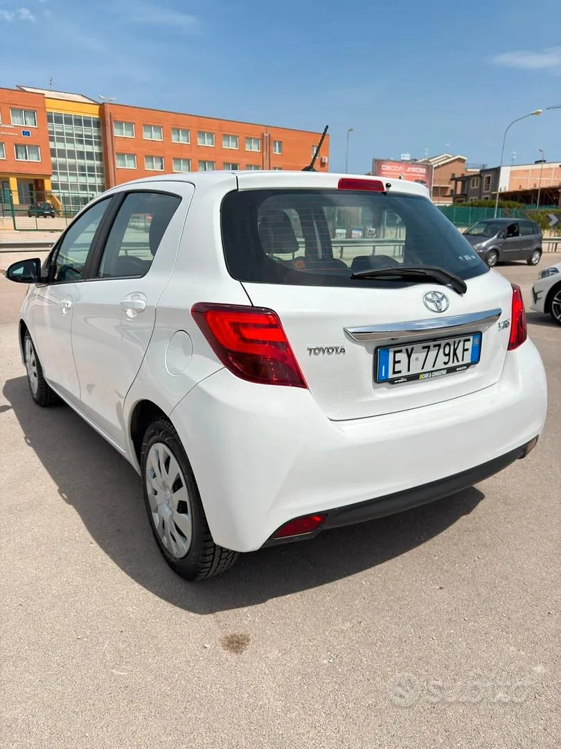 Toyota Yaris 2015 photo 5