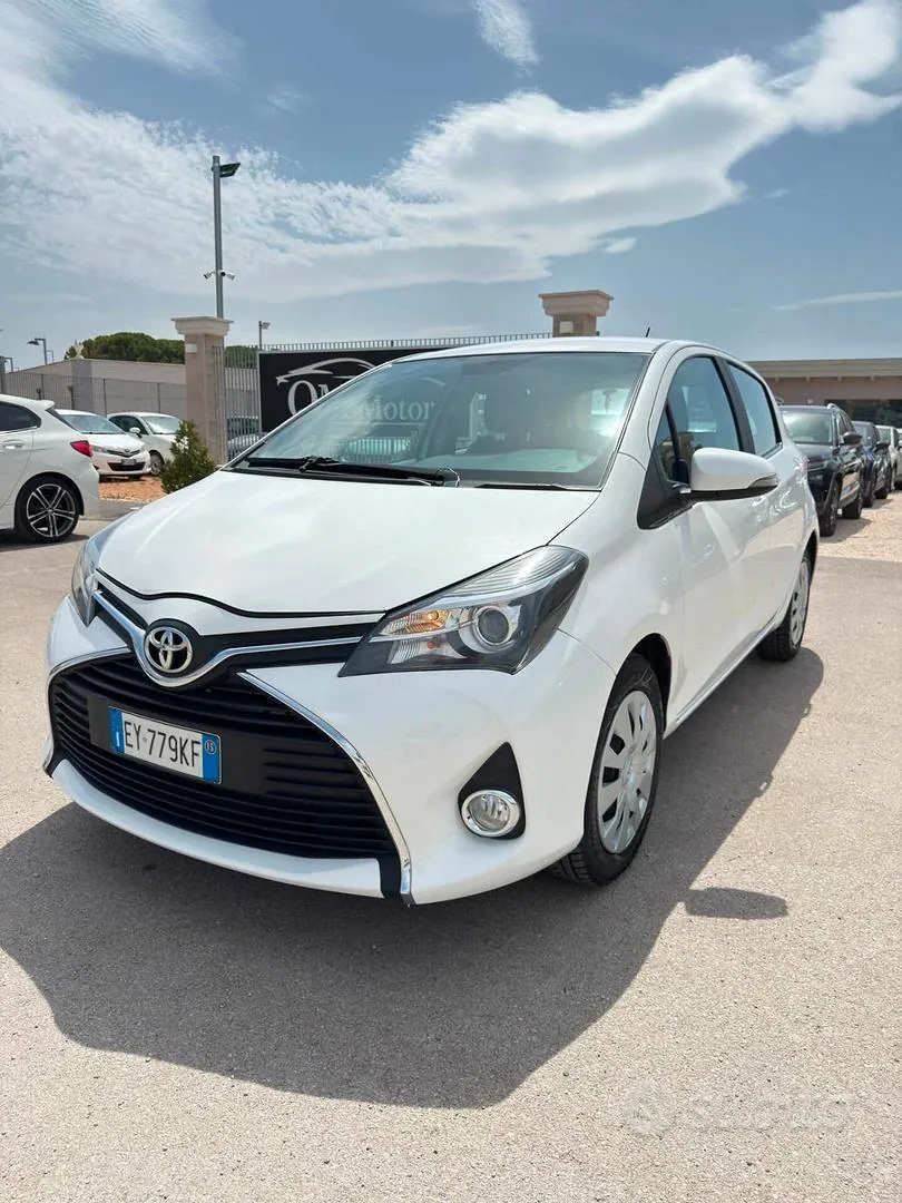 Toyota Yaris 2015 photo 2