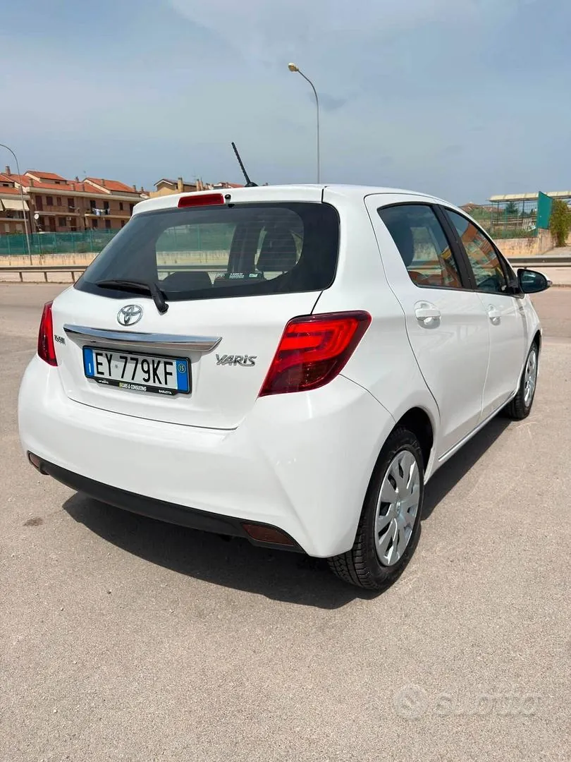 Toyota Yaris 2015 photo 4