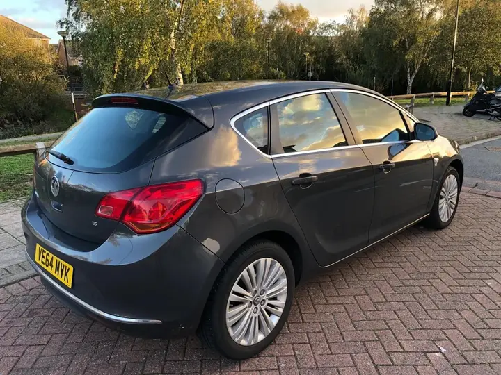 Vauxhall Astra 2014 photo 3