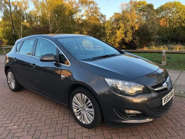 Vauxhall Astra 2014 photo 2