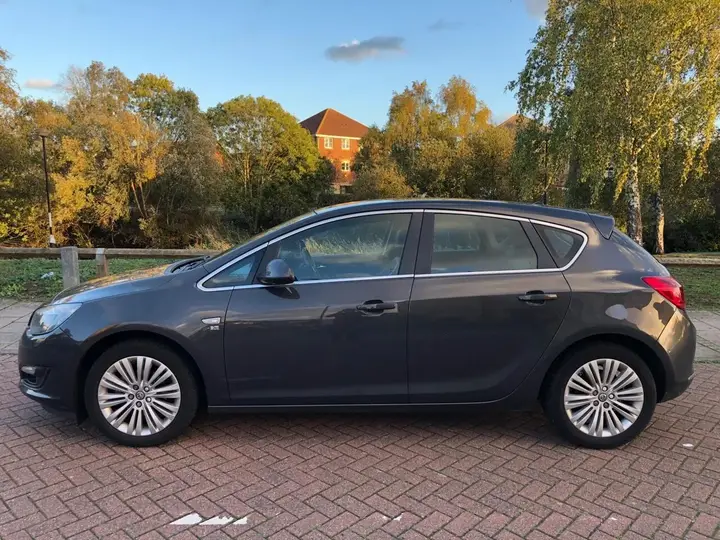 Vauxhall Astra 2014 photo 4