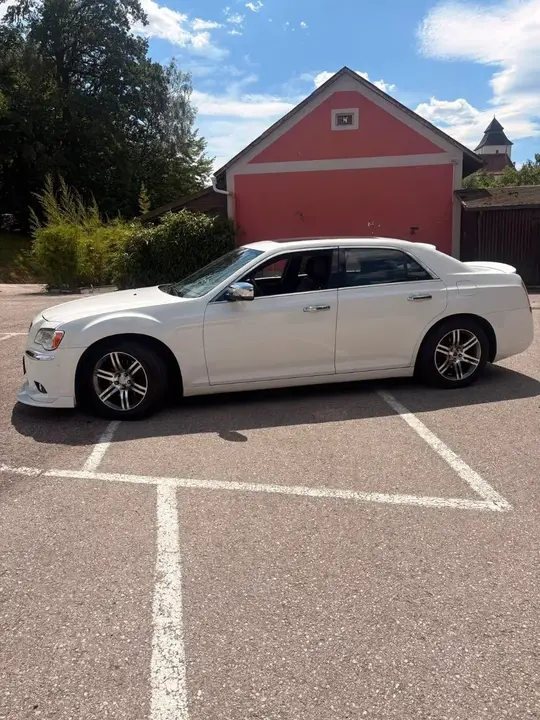 Lancia Thema 2011 photo 3