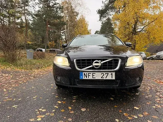 Volvo V70 2013 photo 2