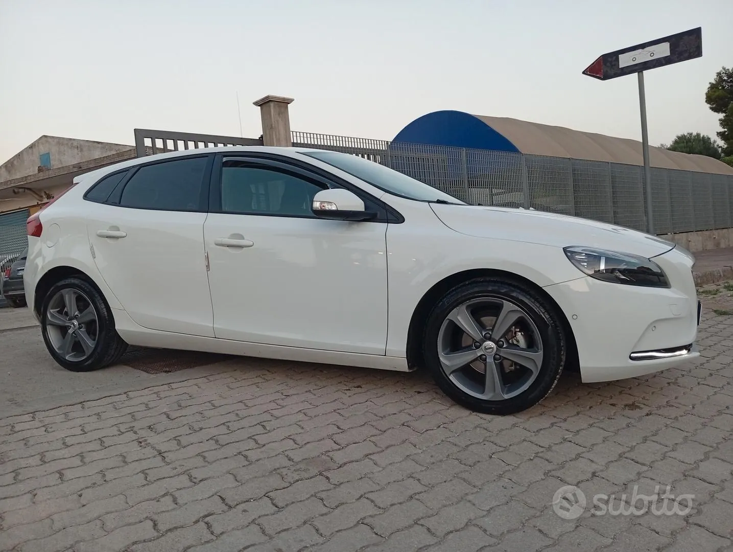 Volvo V40 2018 photo 2