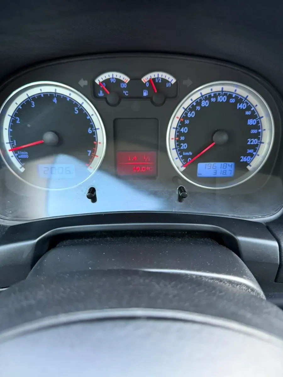 Volkswagen Golf 2003 photo 2