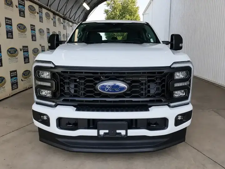 Ford F350 2026 photo 3