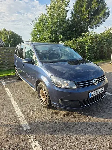 Volkswagen Touran 2010 photo 2