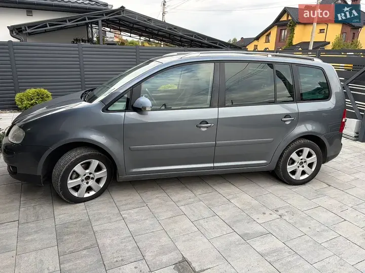 Volkswagen Touran 2004 photo 4