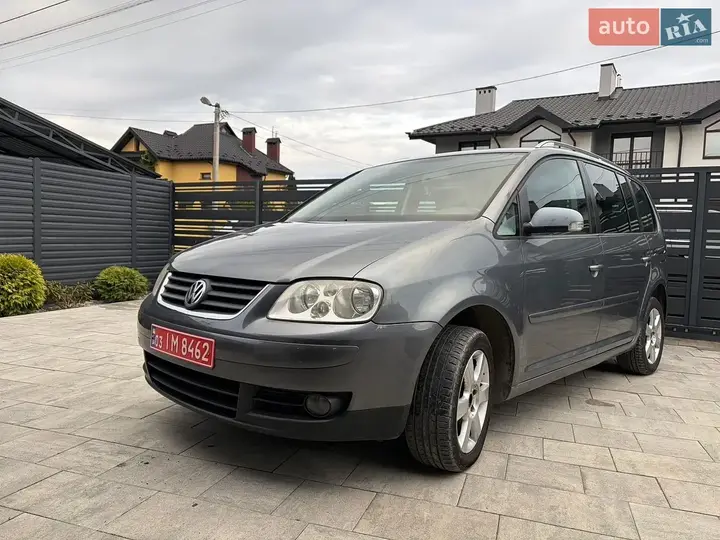 Volkswagen Touran 2004 photo 2