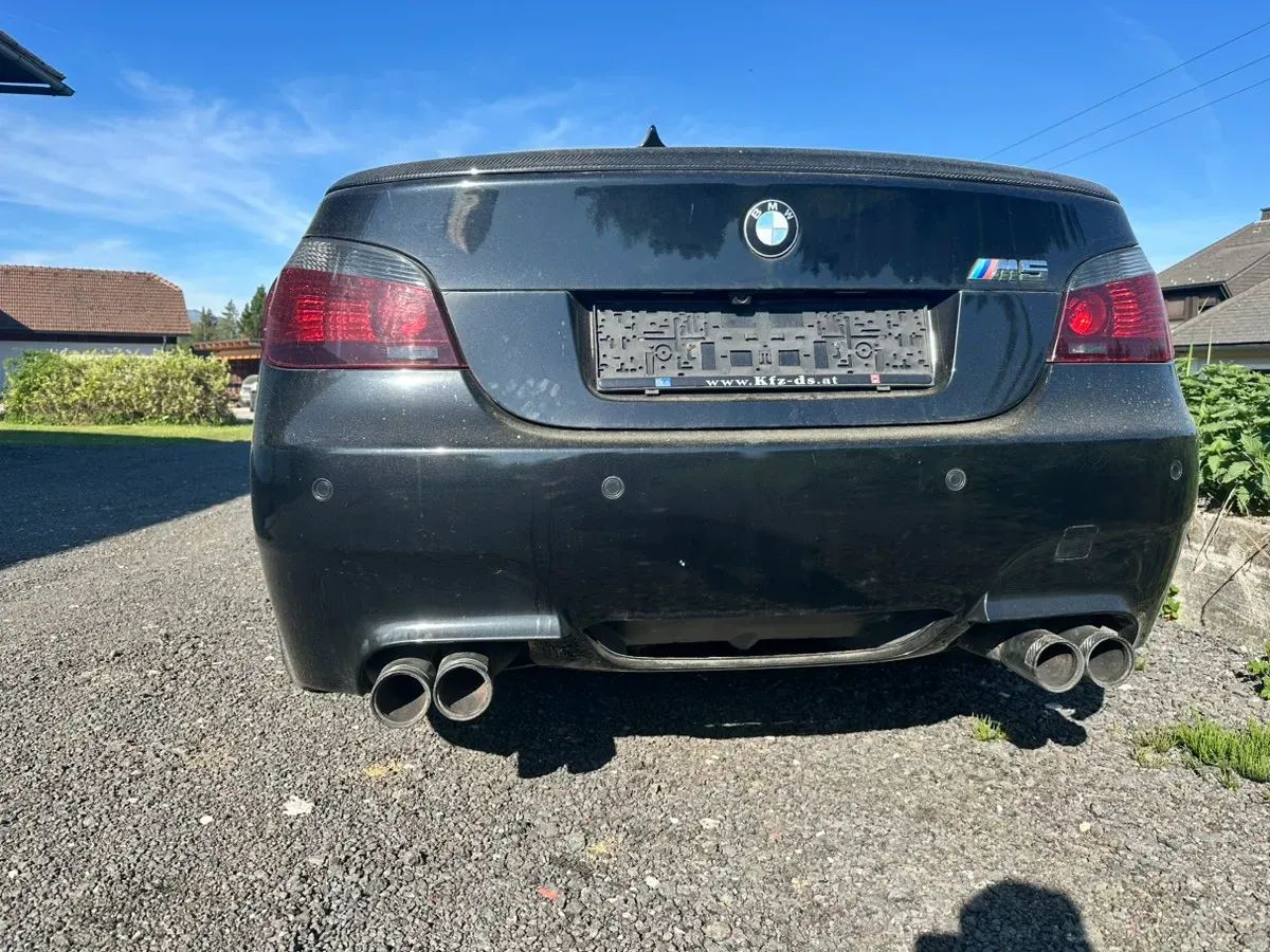 BMW 5 Series 2005 photo 2