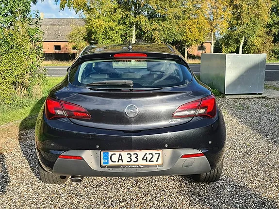Opel Astra 2012 photo 2